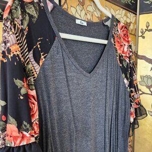 V-neck  floral shirt size 1xl